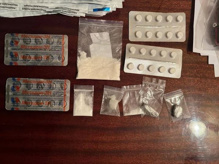 В Киеве разоблачили наркодельцов, которые поставляли запрещенные вещества арестантам в СИЗО