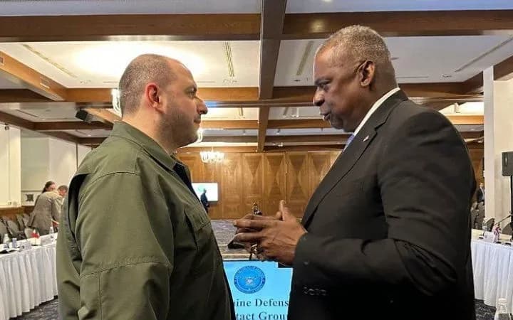 Йшлося про останні події на полі бою та підготовку до Рамштайну: глава Пентагону поговорив із Умєровим