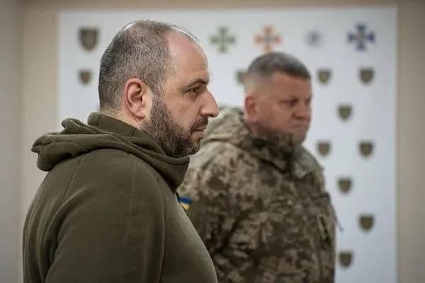 Ухвалено рішення про необхідність зміни керівництва ЗСУ: Умєров натякнув на відставку Залужного