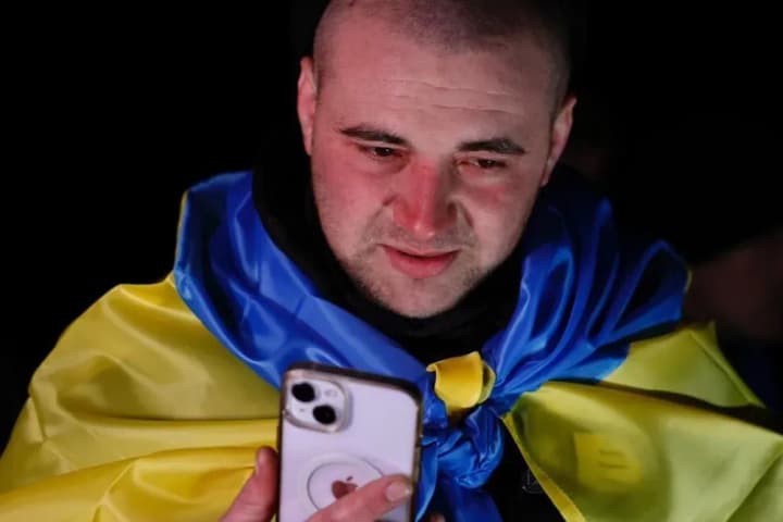 СБУ показали первые кадры прибытия украинских защитников из 51-го обмена военнопленными