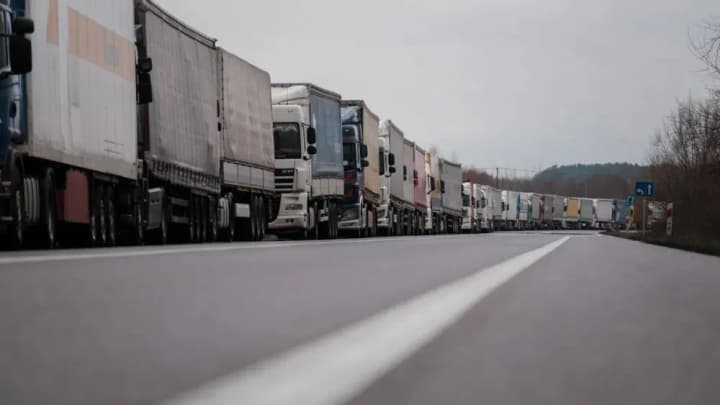 Polish farmers resume protests at three checkpoints with Ukraine: truck traffic is hampered
