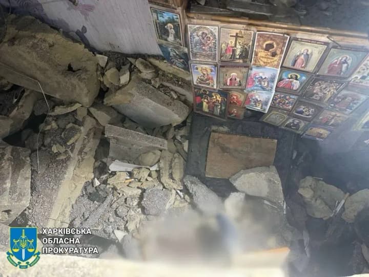 Удар по Великому Бурлуку: з-під завалів дістали тіло жінки