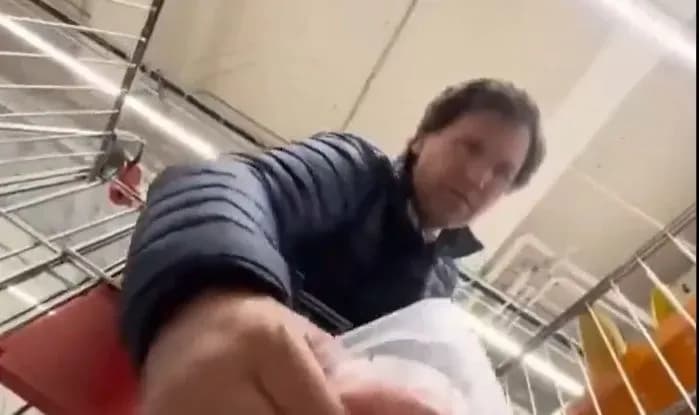 "Useful idiot": Tucker Carlson criticized in the US for video in Russian grocery store