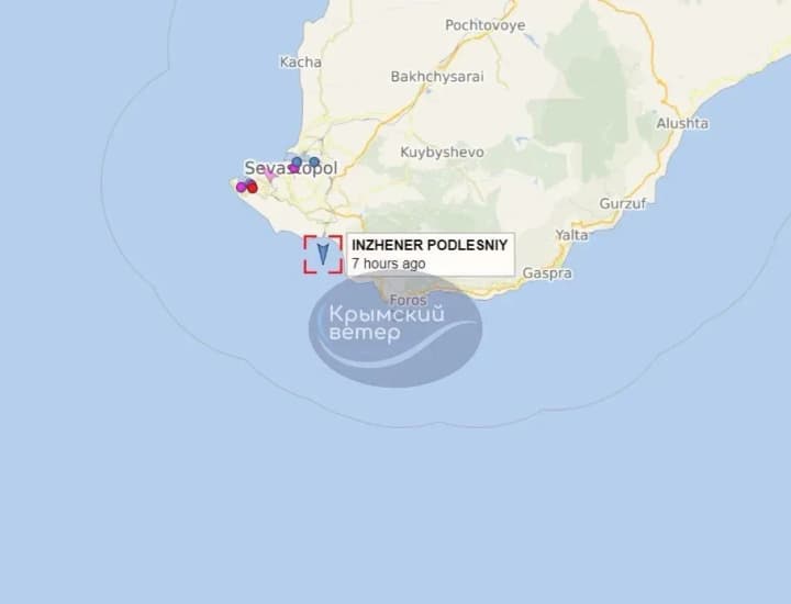 The destruction of the Russian Caesar Kunikov: a floating crane is likely heading to the ship's sinking site