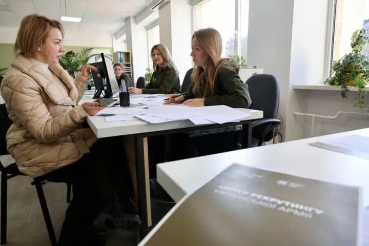 Более 100 заявок принял и обработал Рекрутинговый центр в Силы обороны в первую неделю работы
