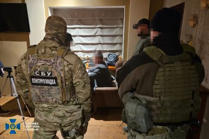 Махінації на медичних закупівлях: на хабарі викрили заступника голови Запорізької облради та місцевого депутата