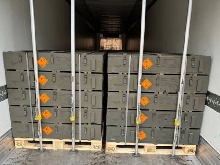 Українська бронетехніка передала на фронт тисячі 122 мм артилерійських снарядів