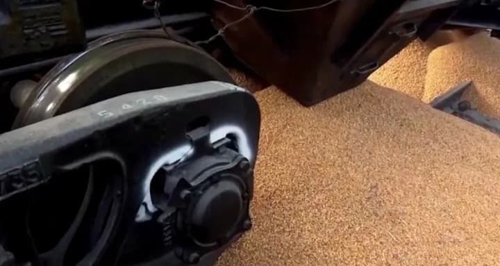 Польща та Україна проводять екстрені переговори через блокаду прикордонних переходів польськими фермерами