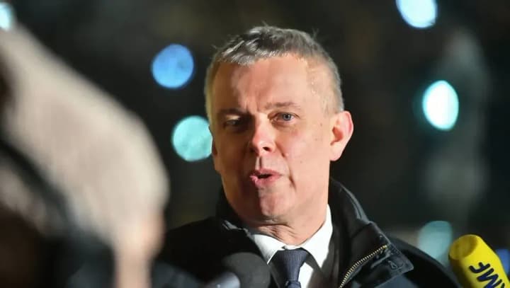 Polish minister condemns 'provocative' banner mentioning Putin at farmers' protest