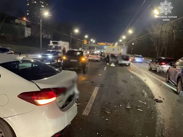 Large-scale accident on Teliha Street in Kyiv: traffic is hampered