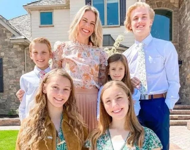 В США "образцовая мать" шестерых детей получила 60 лет тюрьмы за жестокое обращение с детьми