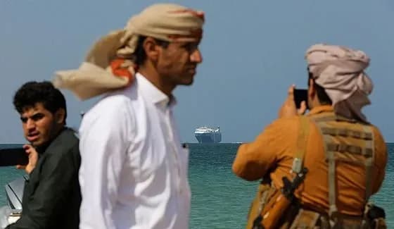 Yemeni Houthi leader threatens to attack with "underwater weapons" in the Red Sea