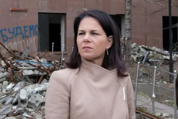 Глава МЗС Німеччини Анналена Бербок відвідала Миколаїв: деталі візиту