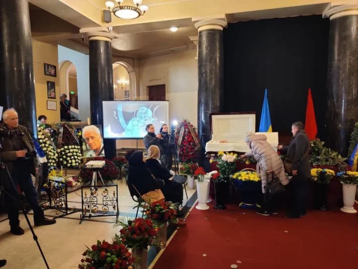 В Киеве попрощались со Степаном Хмарой