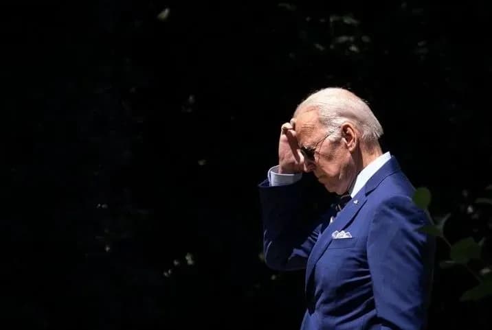 Бывшего информатора ФБР по делу об импичменте Байдена арестовали в США