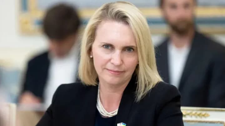 "Ми повинні допомогти їм завершити роботу": Брінк закликала США подвоїти підтримку України