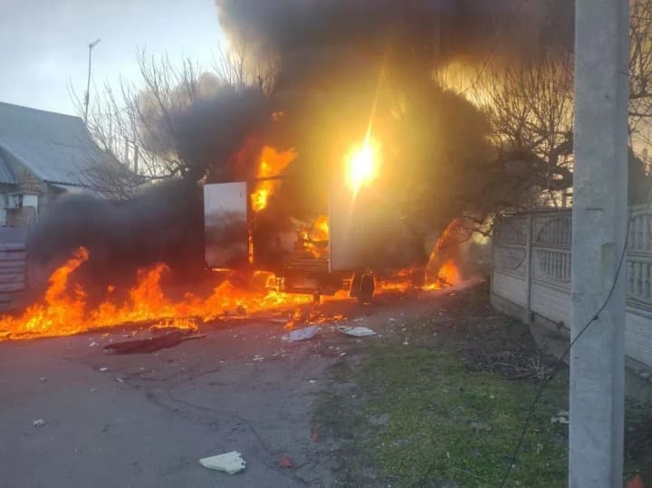 росіяни атакували Нікопольщину артилерією та дронам: внаслідок обстрілів спалахнуло дві пожежі