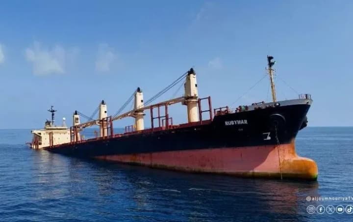 British ship sinks in Red Sea after Houthi attack