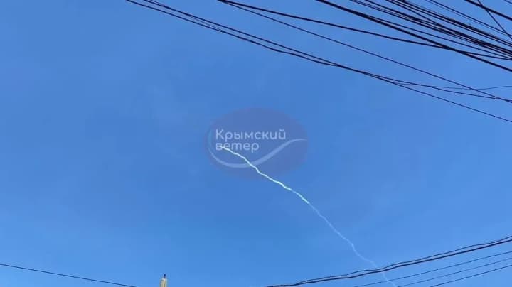 Поблизу окупованого Сімферополя пролунали вибухи: росіяни заявили про нібито збиття безпілотника