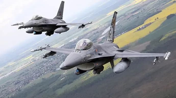 Перехід на F-16: українські льотчики вже відпрацьовують завдання ударів по цілях
