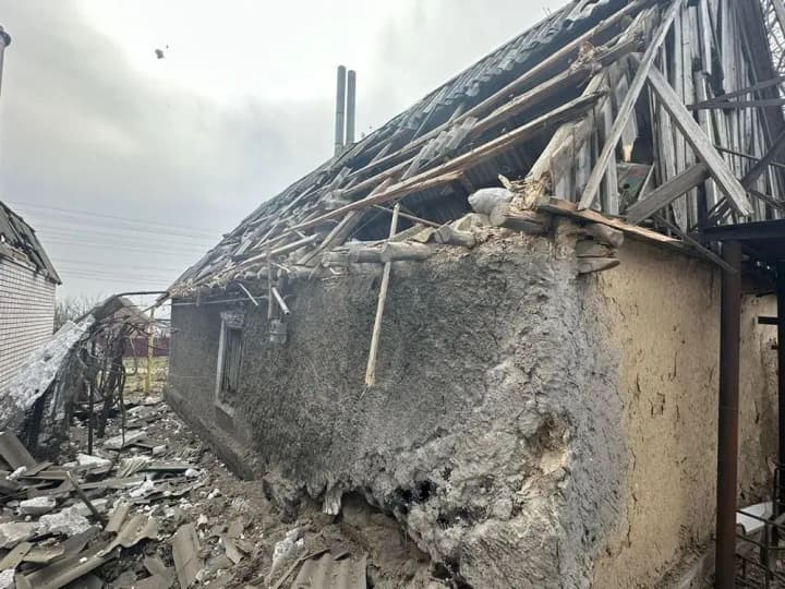 Армія рф атакувала Нікопольщину дронами та артилерією: є руйнування та двоє поранених