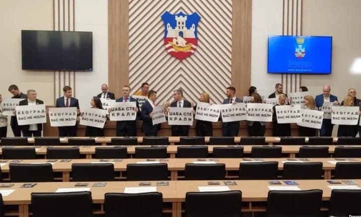 У Сербії опозиція домоглася проведення повторних муніципальних виборів