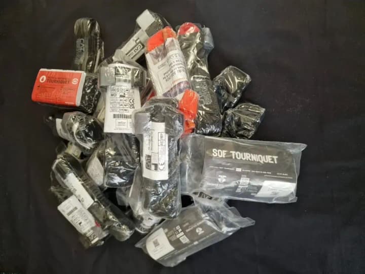 Аудит Міноборони: на Житомирщині виявили 30 тисяч турнікетів, які майже рік лежать на складах