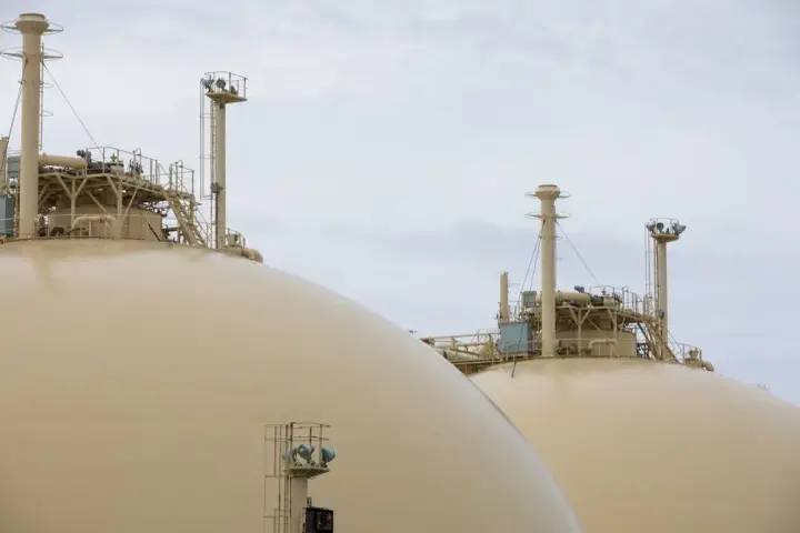 Іспанія закликає ЄС зайняти більш жорстку позицію щодо російського імпорту СПГ - Bloomberg