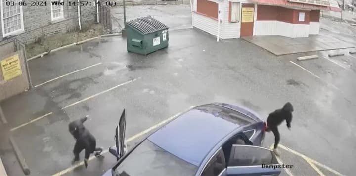 Second mass shooting in a week in Philadelphia, 8 teenagers wounded while waiting for bus