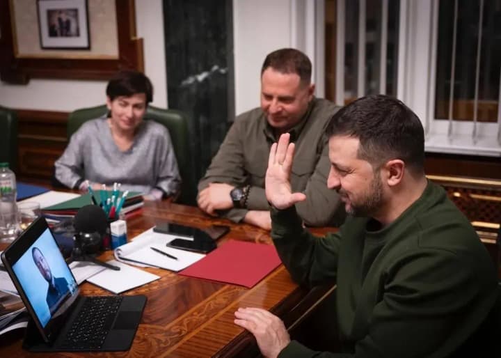 Зеленський поспілкувався з режисером номінованого на Оскар фільму “20 днів у Маріуполі”: деталі