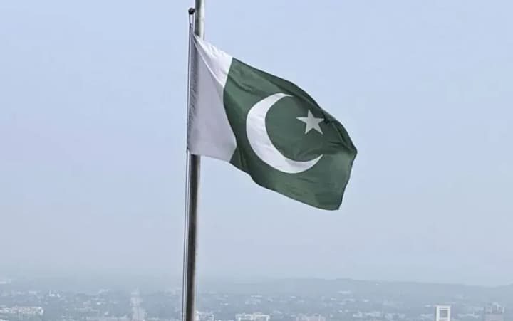 В Пакистане 22-летнего парня приговорили к смертной казни за сообщения в WhatsApp