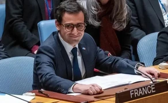 Глава МЗС Франції закликав говорити з Росією мовою "балансу сил"