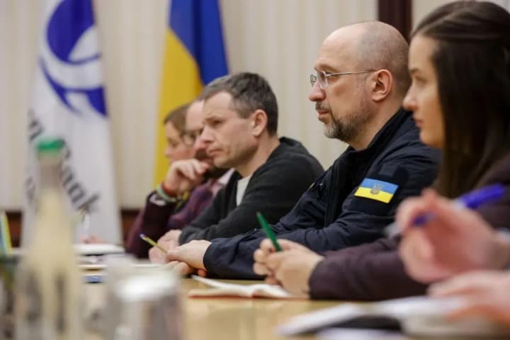 Shmyhal discusses grants for SMEs, green energy and development of processing and defense industry with EBRD: secures support