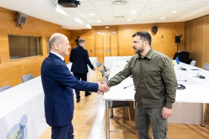 Шольц і Зеленський обговорили ситуацію в Україні: Німеччина запевнила у продовженні військової підтримки