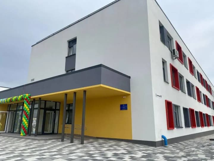 Modern equipment and a unique underground shelter: Lithuania helps rebuild school in Borodyanka