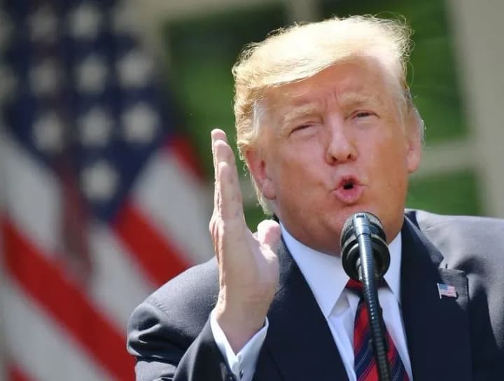 Трамп нібито перехитрив своїх опонентів-демократів, опублікувавши "запис" телефонної розмови з Зеленським