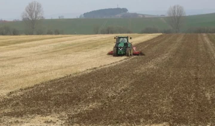 Польща та Франція уклали угоду напередодні рішень, які передвіщають понад мільярд євро скорочення доходів для України