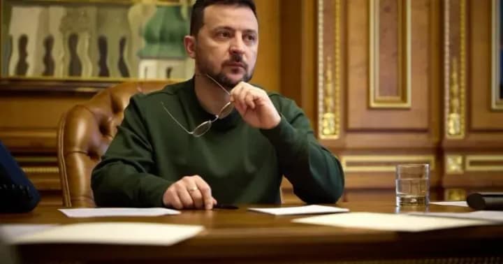 Zelensky after the military report: "The situation at the front is stable"