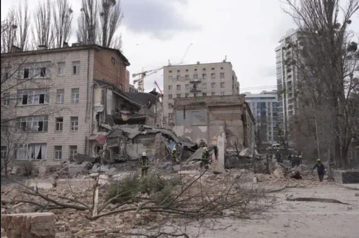 Russia's missile attack on Kyiv: debris destroyed part of the building of the Boychuk Academy of Decorative and Applied Arts and Design - Ministry of Culture