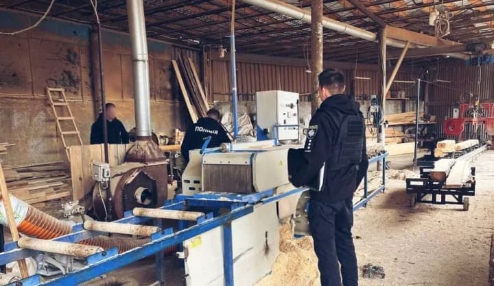 Нещасний випадок у Київській області: на одному з підприємств чоловіку ампутувало руку