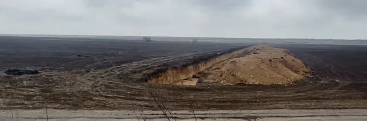 Протитанкові рови та лінії загородження: в ОВА показали, як будують другу лінію оборони на Херсонщині