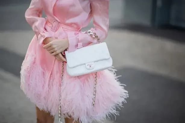 Классическая сумка Chanel впервые преодолела ценовой барьер в 10 000 евро