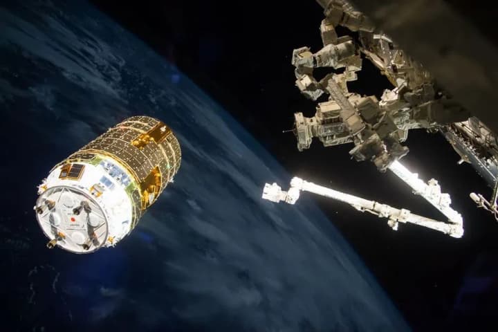 Космічний мотлох впав на будинок у Флориді, NASA розпочало перевірку