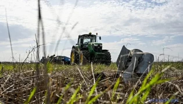 На Херсонщині трактор підірвався на міні, постраждав водій