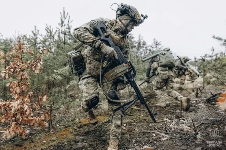 Снижение призывного возраста до 25 лет поможет ВСУ, но западная военная помощь будет решающей - ISW