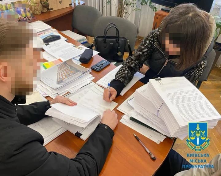 Організували втечу за кордон псевдоволонтерам: двом депутатам повідомлено про підозру