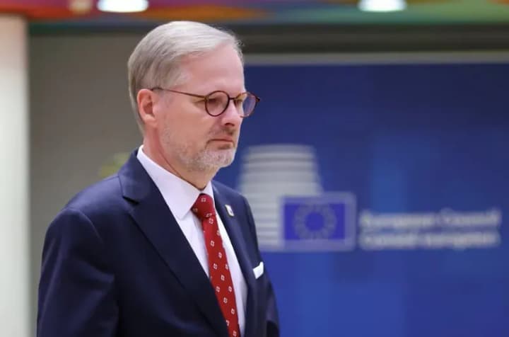 Правительство Чехии выделит десятки миллионов евро на инициативу по поставкам боеприпасов Украине - премьер Фиала