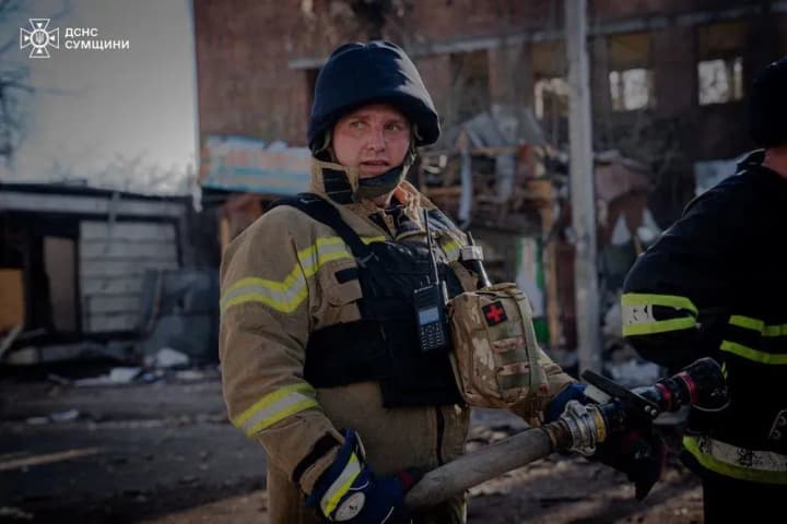 Air strikes on Belopillya: rescuers show the city after air strikes