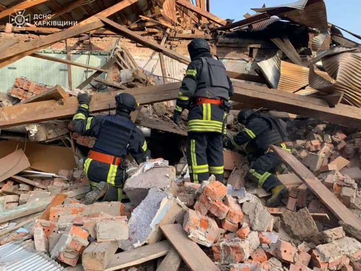 Окупанти атакували лісгосп у Харківській області: двох людей госпіталізували, одного - визволили з-під завалів