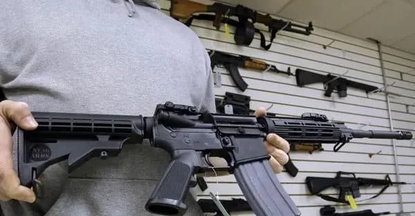 Хотіли продати через даркнет: білоруси викрали з німецького товарного потяга 40 штурмових гвинтівок